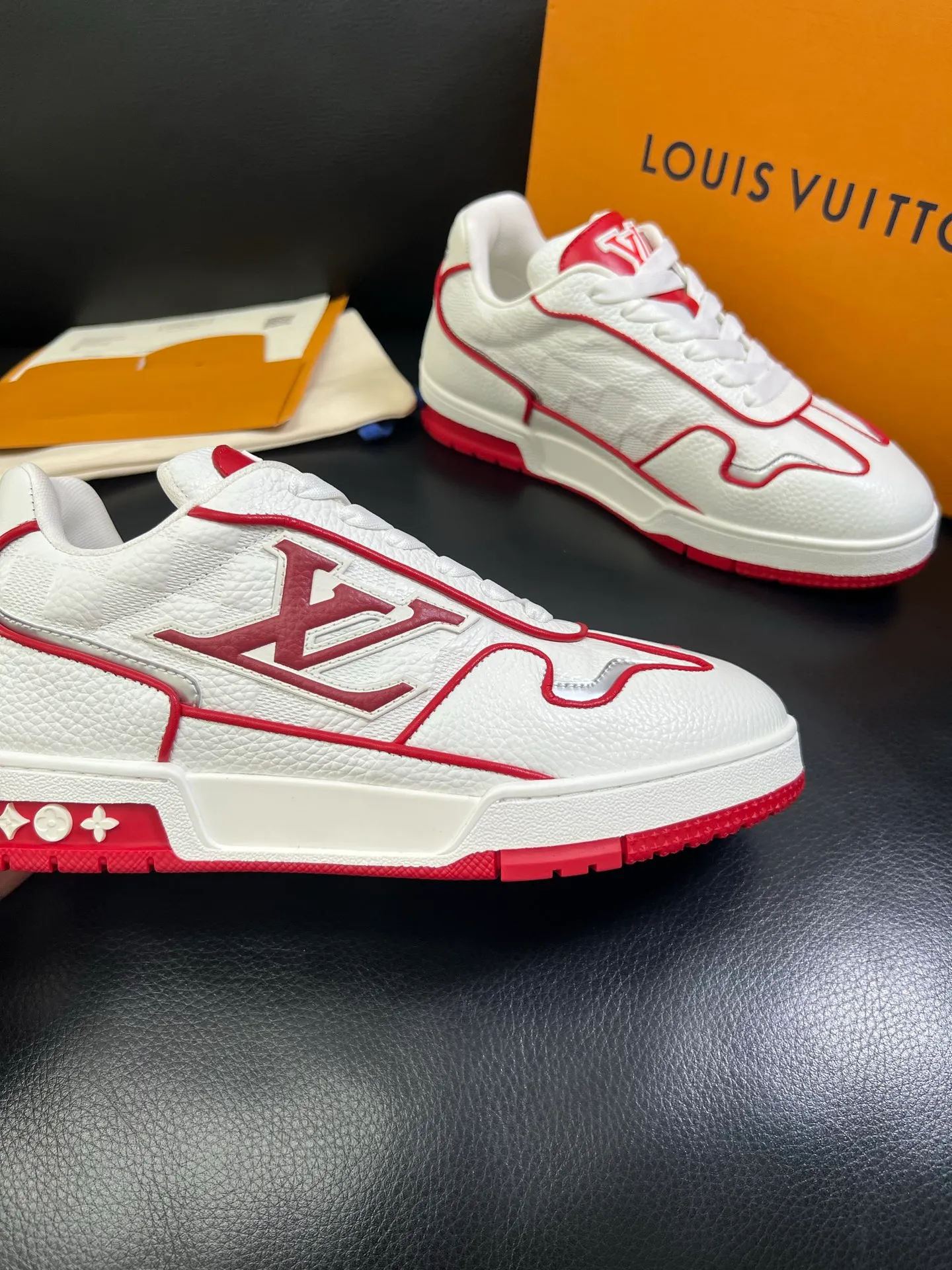 Men's shoes💰840 Lv 🔍Top purchasing agent🇮🇹 Louis Vuitton, the sports sneaker counter is synchronized, the uppers are imported from Italy, high-quality splicing colorful and complex crafts, the imported mesh padding is soft and comfortable, soles: original soles specially provided by the original factory, T men's men's shoes 💰U exclusive movable molded soles are super comfortable, original factory and single goods, 🔍🔍high quality, you can enter and leave the counter at will, welcome to compare, code number 39-44 (customized 38 45) 85878